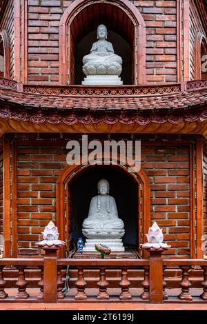 Il famoso Tempio del Buddha antico, la Pagoda Tran Quoc ad Hanoi, Vietnam del Nord Foto Stock