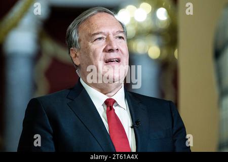 Washington, Stati Uniti. 7 novembre 2023. L'ex Segretario di Stato degli Stati Uniti Mike Pompeo viene intervistato in televisione al Campidoglio degli Stati Uniti. Credito: SOPA Images Limited/Alamy Live News Foto Stock