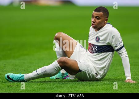 Milano, Italia. 7 novembre 2023. Kylian Mbappe del Paris Saint-Germain FC reagisce durante la fase a gironi della UEFA Champions League 2023/24 - partita di calcio del gruppo F tra l'AC Milan e il Paris Saint-Germain FC allo Stadio San Siro, Milano, Italia il 7 novembre 2023 credito: Agenzia fotografica indipendente/Alamy Live News Foto Stock