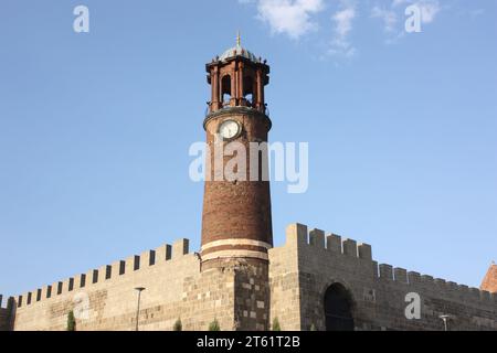 La torre dell'orologio nella fortezza di Erzurum, in Turchia Foto Stock