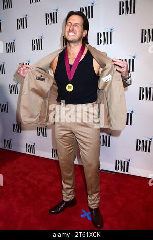 7 novembre 2023 - Nashville, Tennessee - Russell Dickerson. 2023 BMI Country Awards tenutosi presso la sede centrale di BMI Music Row. (Immagine di credito: © Dara-Michelle Farr/AdMedia via ZUMA Press Wire) SOLO USO EDITORIALE! Non per USO commerciale! Foto Stock