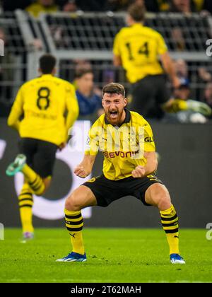 Dortmund, Germania. 7 novembre 2023. DORTMUND, GERMANIA - 7 NOVEMBRE: Salih Ozcan del Borussia Dortmund celebra il primo gol della sua squadra durante la partita di UEFA Champions League gruppo F tra Borussia Dortmund e Newcastle United FC al Signal Iduna Park il 7 novembre 2023 a Dortmund, Germania (foto di Rene Nijhuis/BSR Agency) credito: Agenzia BSR/Alamy Live News Foto Stock