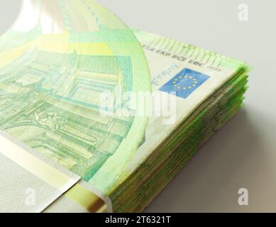 Un pacchetto di banconote in euro su uno sfondo chiaro isolato - rendering 3D. Foto Stock