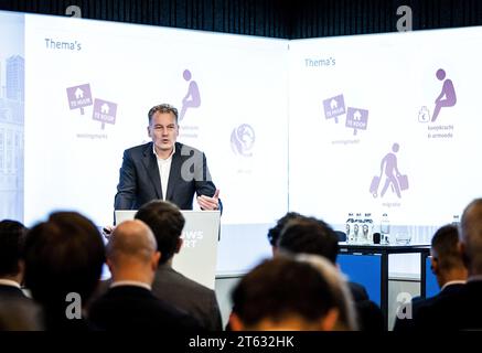 L'AIA - Pieter Hasekamp, direttore del CPB, durante una conferenza stampa sul calcolo dei manifesti elettorali dei partiti politici. Gli elettori si recheranno alle urne per le elezioni della camera dei rappresentanti del 22 novembre. ANP REMKO DE WAAL netherlands Out - belgium Out Foto Stock