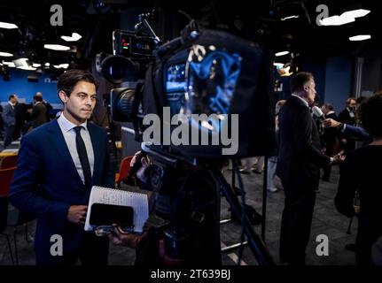 L'AIA - Rob Jetten (D66) e Pieter Hasekamp, direttore del CPB, parlano alla stampa dopo una conferenza stampa sul calcolo dei manifesti elettorali dei partiti politici. Gli elettori si recheranno alle urne per le elezioni della camera dei rappresentanti del 22 novembre. ANP REMKO DE WAAL netherlands Out - belgium Out Foto Stock