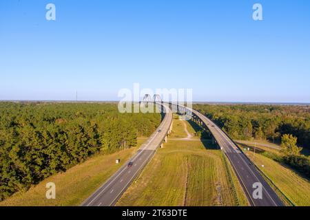 Vista aerea del ponte Dolly Parton vicino a Mobile, Alabama, a novembre Foto Stock