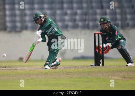 La battitore femminile del Bangladesh Nigar Sultana Joty batte contro il Pakistan nella seconda ODI allo Sher-e-Bangla National Cricket Stadium i Foto Stock