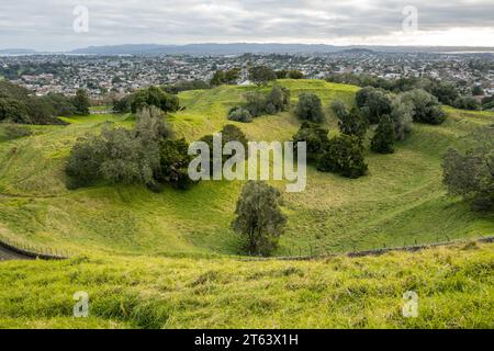 Obelisco sulla cima della One Tree Hill. Auckland, nuova Zelanda. Foto Stock