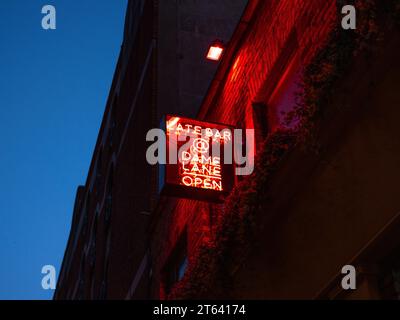 Insegne al neon a Dublino, Irlanda. Foto Stock