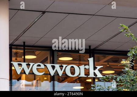 Una vista esterna dell'edificio degli uffici WeWork in Station Road, Cambridge, Inghilterra, Regno Unito Foto Stock