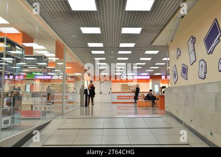 Mosca, Russia - 1 novembre. 2023. Punto vendita DNS di elettrodomestici nel grande magazzino Moskovsky Foto Stock