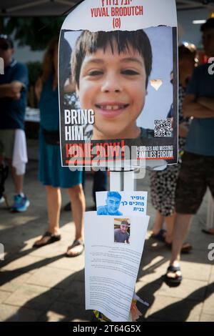 Una manifestazione nel centro di Tel Aviv, Israele, 28 ottobre 2023, per il rilascio di persone rapite dall'organizzazione terroristica Hamas il 7 ottobre, Foto Stock