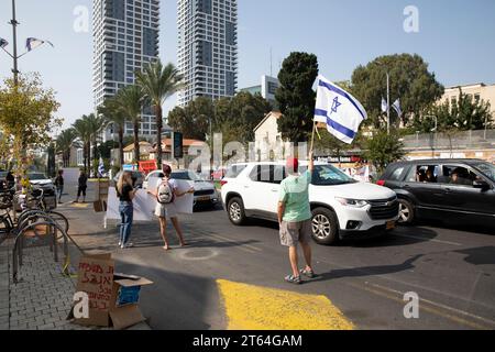 Una manifestazione nel centro di Tel Aviv, Israele, 28 ottobre 2023, per il rilascio di persone rapite dall'organizzazione terroristica Hamas il 7 ottobre, Foto Stock