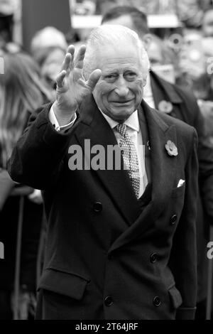 CONVERTITO IN BIANCO E NERO, il re Carlo III arriva per una visita alla New Malden Methodist Church, a sud-ovest di Londra, per incontrare la comunità coreana prima della visita di Stato del Presidente della Repubblica di Corea e della First Lady alla fine di questo mese. Data foto: Mercoledì 8 novembre 2023. Foto Stock