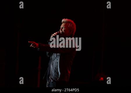 5 novembre 2023, Toluca, Messico: Il cantante britannico William Michael Albert Broad, conosciuto come Billy Idol, si esibisce sul palco come parte del festival metal Hell and Heaven al foro Pegaso. Il 5 novembre 2023 a Toluca, Messico. (Foto di Ismael Rosas/ Eyepix Group) (foto di Eyepix/NurPhoto) Foto Stock