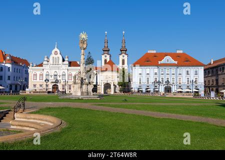 Piazza dell'Unione a Timisoara (Romania), tra cui la Cattedrale ortodossa serba e la Casa della Comunità serba Foto Stock