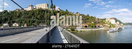 Ponte sul Danubio, vista sul veste Oberhaus, escursione in barca, bel tempo, vista panoramica, Passau, Baviera, Germania Foto Stock