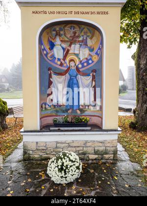 Santuario a lato della strada, immagine della Vergine Maria, Zelting vicino a Bad Radkersburg, Stiria, Austria Foto Stock