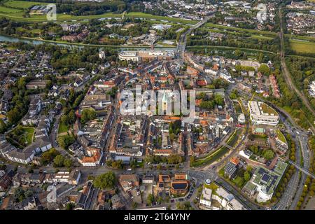 Vista aerea, centro città con centro commerciale Mercaden Dorsten e St Chiesa cattolica di Agatha, St. John's Church e Platz der Deutschen Einheit, Dorste Foto Stock