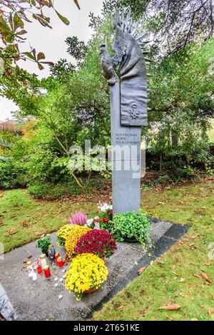 Monumento ai soldati polacchi morti durante la seconda guerra mondiale, nel cimitero di Père Lachaise, Parigi 20, Francia. Foto Stock