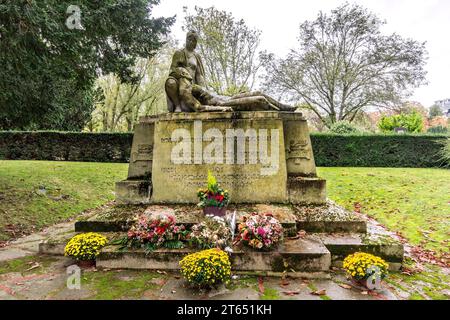 Monumento ai soldati italiani morti durante la prima guerra mondiale, nel cimitero di Père Lachaise, Parigi 20, Francia. Foto Stock