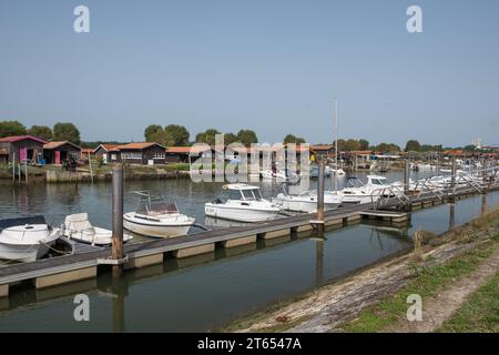 Oyster Shacks al Port de la teste de Buche vicino alla baia di Arcachon nel sud-ovest della Francia Foto Stock