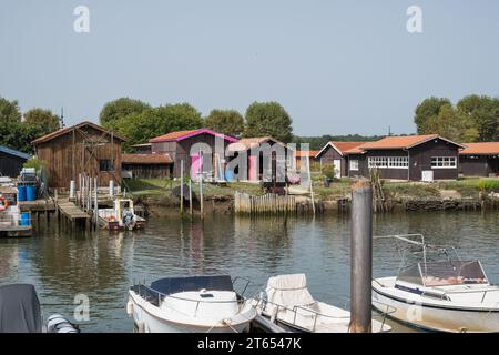 Oyster Shacks al Port de la teste de Buche vicino alla baia di Arcachon nel sud-ovest della Francia Foto Stock