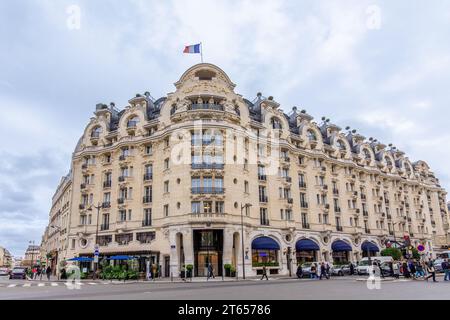 Vista esterna dell'hotel Lutetia. Il Lutetia è un lussuoso hotel in stile art nouveau situato su Boulevard Raspail nel 6° arrondissement di Parigi Foto Stock
