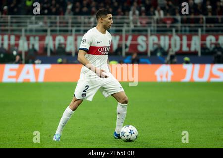 Milano, Italie. 7 novembre 2023. Achraf Hakimi del PSG durante la partita di UEFA Champions League, gruppo F tra il Milan e il Paris Saint-Germain il 7 novembre 2023 allo Stadio San Siro di Milano, Italia - foto Jean Catuffe/DPPI Credit: DPPI Media/Alamy Live News Foto Stock