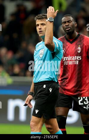 Milano, Italie. 7 novembre 2023. L'arbitro spagnolo Jesus Gil Manzano durante la partita di UEFA Champions League, gruppo F tra il Milan e il Paris Saint-Germain il 7 novembre 2023 allo Stadio San Siro di Milano, Italia - foto Jean Catuffe/DPPI Credit: DPPI Media/Alamy Live News Foto Stock