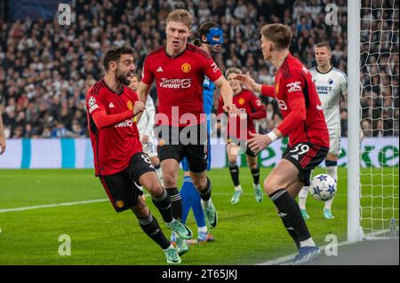 Copenhagen, Danimarca. 8 novembre 2023. Rasmus Højlund del Manchester Utd celebra il punteggio con i compagni di squadra durante la partita di UEFA Champions League Group A tra il F.C. Copenhagen e il Manchester United a Parken a Copenaghen, Danimarca, l'8 novembre 2023 (foto di Andrew SURMA/ Credit: SIPA USA/Alamy Live News Foto Stock