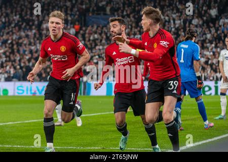 Copenhagen, Danimarca. 8 novembre 2023. Rasmus Højlund del Manchester Utd celebra il punteggio con i compagni di squadra durante la partita di UEFA Champions League Group A tra il F.C. Copenhagen e il Manchester United a Parken a Copenaghen, Danimarca, l'8 novembre 2023 (foto di Andrew SURMA/ Credit: SIPA USA/Alamy Live News Foto Stock