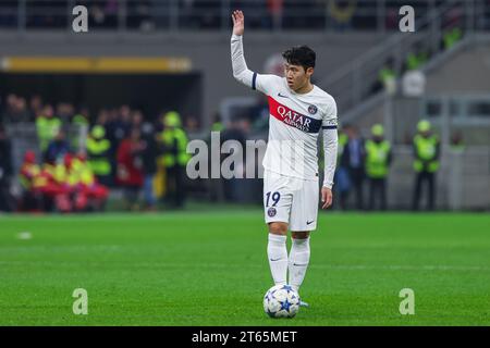 Kang-in Lee del Paris Saint-Germain FC visto in azione durante la fase a gironi della UEFA Champions League 2023/24 - partita di calcio del gruppo F tra l'AC Milan e il Paris Saint-Germain FC allo stadio San Siro. Punteggio finale; AC Milan 2 : 1 Paris Saint-Germain. Foto Stock