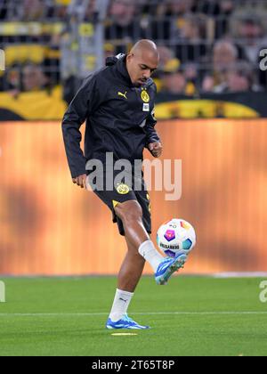 DORTMUND - Donyell Malen del Borussia Dortmund durante la partita di Bundesliga tra Borussia Dortmund e FC Bayern MŸnchen al Signal Iduna Park il 4 novembre 2023 a Dortmund, in Germania. ANP | Hollandse Hoogte | GERRIT VAN COLOGNE Foto Stock