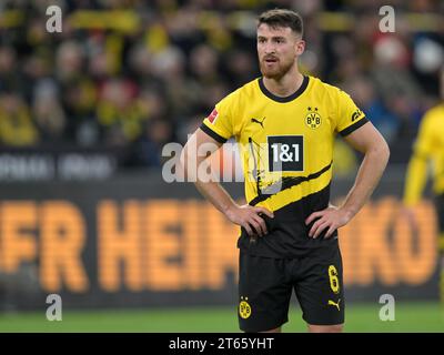 DORTMUND - Salih Ozcan del Borussia Dortmund durante la partita di Bundesliga tra Borussia Dortmund e FC Bayern MŸnchen al Signal Iduna Park il 4 novembre 2023 a Dortmund, in Germania. ANP | Hollandse Hoogte | GERRIT VAN COLOGNE Foto Stock