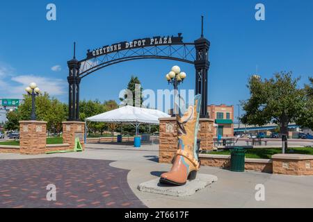 Lo stivale dipinto al Cheyenne Depot Plaza fa parte del progetto Cheyenne Big Boots per il Cheyenne Depot Museum Endowment Fund a Cheyenne, Wyoming Foto Stock