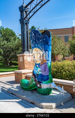 Lo stivale dipinto fa parte del progetto Cheyenne Big Boots per raccogliere fondi per il Cheyenne Depot Museum Endowment Fund a Cheyenne, Wyoming Foto Stock