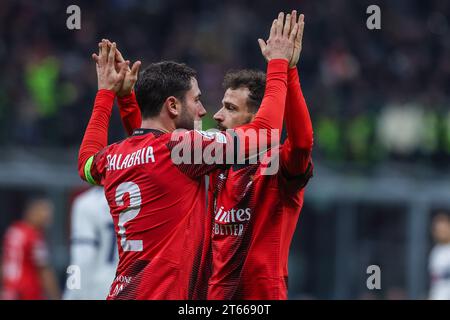 Milano, Italia. 7 novembre 2023. Davide Calabria del Milan festeggia con Alessandro Florenzi del Milan durante la fase a gironi della UEFA Champions League 2023/24 - partita di calcio del gruppo F tra il Milan e il Paris Saint-Germain FC allo Stadio San Siro, Milano, Italia il 7 novembre 2023 credito: Agenzia fotografica indipendente/Alamy Live News Foto Stock