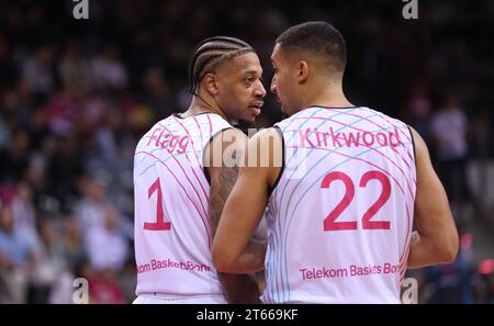 Bonn, Deutschland. 8 novembre 2023. Savion Flagg (Bonn), Noah Kirkwood (Bonn), BCL, 3. Spieltag, Telekom Baskets Bonn vs Rio Breogan, Bonn, Deutschland, 08.11.2023. Credito: Juergen Schwarz/Alamy Live News Foto Stock