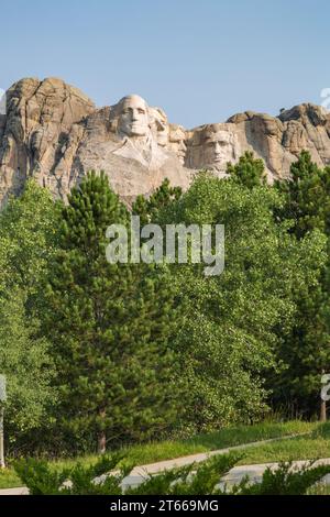 Busti di granito scolpiti di George Washington, Thomas Jefferson, Theodore Teddy Roosevelt e Abraham Lincoln al Mount Rushmore National Monument Foto Stock