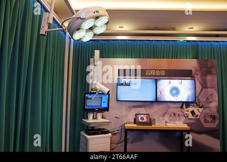 Shijiazhuang City - 29 luglio 2017: Teleconsultation System at an Exhibition, Shijiazhuang City, provincia di Hebei, Cina Foto Stock