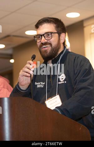 Chicago, Illinois - Daniel Vicente, Direttore regionale 9 della United Auto Workers, parla alla convention annuale di Teamsters for a Democratic Union. Foto Stock
