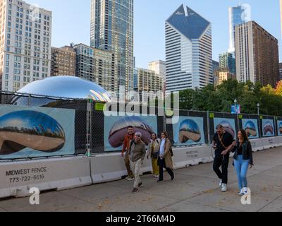 Il Cloud Gate, noto anche come The Bean, è chiuso per lavori di ristrutturazione fino alla primavera 2024. Millennium Park, Chicago, Illinois. Foto Stock