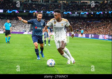 Madrid, Madrid, Spagna. 8 novembre 2023. Vinicius Junior (Real Madrid) in azione con la palla durante la partita di UEFA Champions League tra Real Madrid e Braga giocata allo stadio Bernabeu l'8 novembre 2023 a Madrid, Spagna (Credit Image: © Alberto Gardin/ZUMA Press Wire) SOLO PER USO EDITORIALE! Non per USO commerciale! Foto Stock