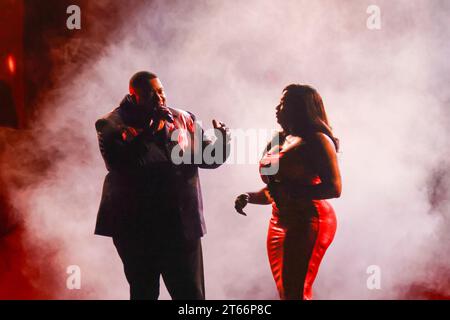 Nashville, Stati Uniti. 8 novembre 2023. War and Treaty si esibiscono durante la 57a edizione dei CMA Awards alla Bridgestone Arena di Nashville, Tennessee, mercoledì 8 novembre 2023. Foto di John Angelillo/UPI Credit: UPI/Alamy Live News Foto Stock