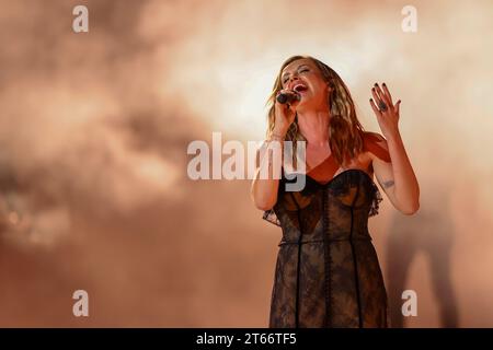 Nashville, Stati Uniti. 19 gennaio 2023. Carly Pearce si esibisce durante la 57a edizione dei CMA Awards alla Bridgestone Arena di Nashville, Tennessee, mercoledì 8 novembre 2023. Foto di John Angelillo/UPI Credit: UPI/Alamy Live News Foto Stock