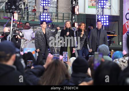 NY, USA. 8 novembre 2023. New York, USA, 8 novembre 2023 - Jung Kook si esibisce al NBC Today Show al Rockefeller Cente Today di New York City. Foto: Giada Papini Rampelotto/EuropaNewswire (immagine di credito: © Luiz Rampelotto/ZUMA Press Wire) SOLO USO EDITORIALE! Non per USO commerciale! Foto Stock