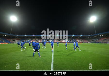 Plzen, Repubblica Ceca. 8 novembre 2023. Giocatori della Dinamo Zagabria durante la sessione di allenamento alla Doosan Arena di Plzen, Repubblica Ceca, l'8 novembre 2023 in vista della partita UEFA Conference League round 4 tra Viktoria Plzen e Dinamo Zagabria. Foto: Marko Lukunic/PIXSELL credito: Pixsell/Alamy Live News Foto Stock