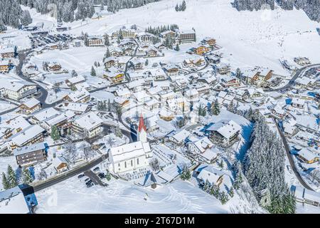 Condizioni fantastiche per tutte le attività invernali a Berwang nella regione tirolese dello Zugspitz Foto Stock