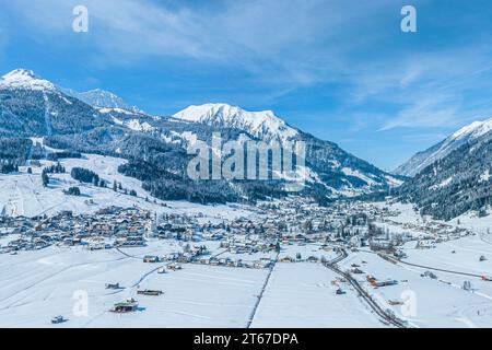 La splendida regione vinicola intorno a Lermoos e Ehrwald in Tirolo dall'alto Foto Stock